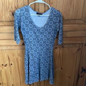 ATMOSPHERE White & Blue Design 3/4 Sleeve Dress Size 4